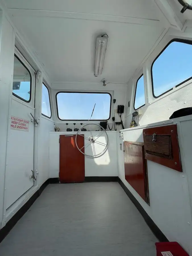 Containerskib til salg