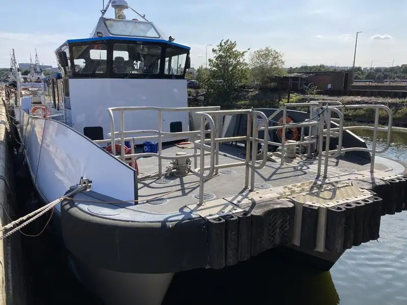 Containerskib til salg