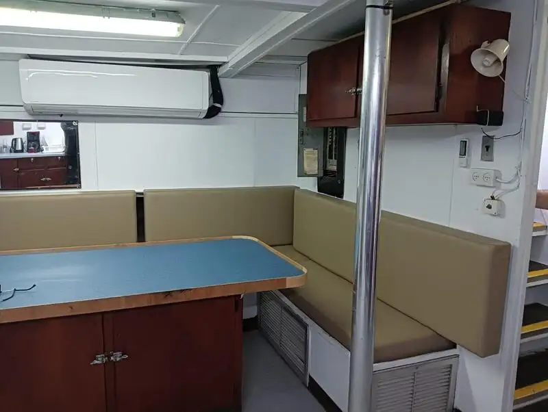 Containerskib til salg