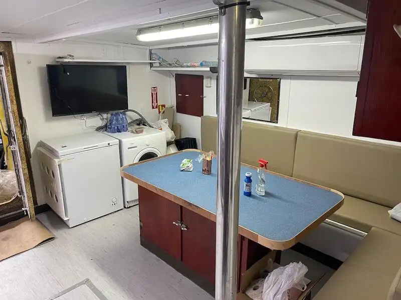 Containerskib til salg