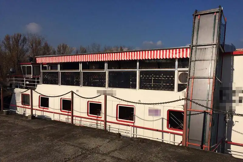 Containerskib til salg