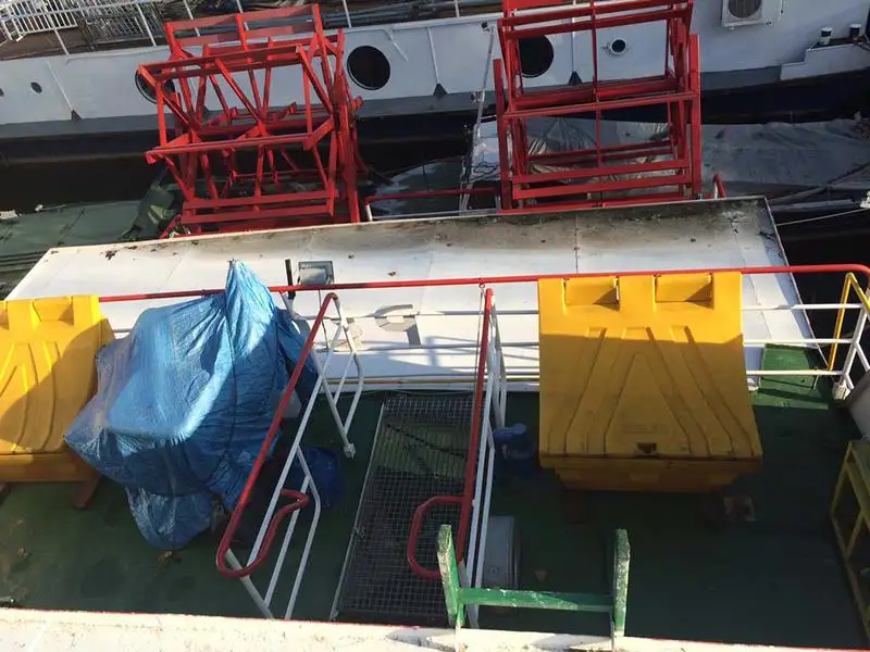 Containerskib til salg