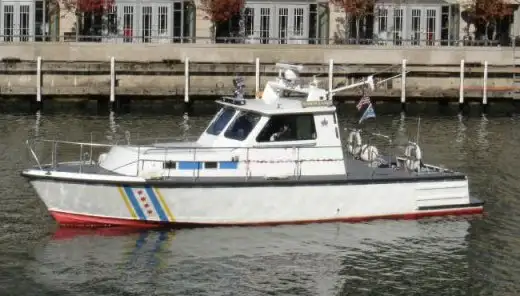 Patruljebåd til salg