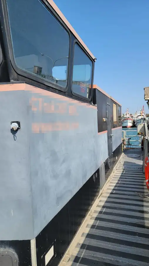 Containerskib til salg