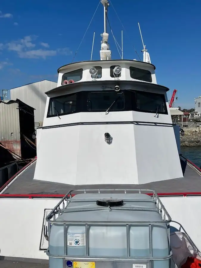 Containerskib til salg