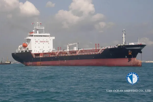 Oil/Chemical tanker for sale
