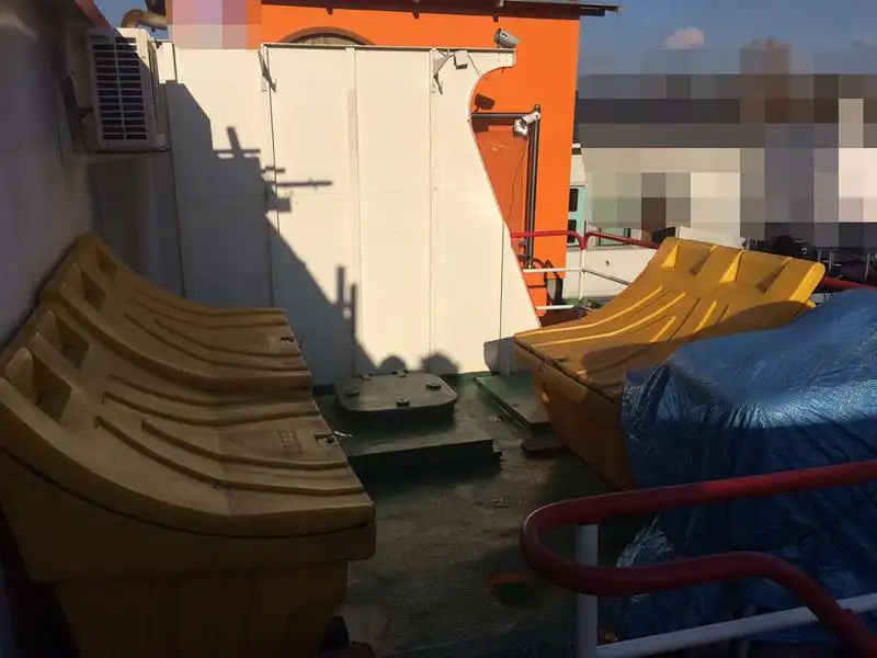 Containerskib til salg