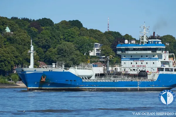 Oil/Chemical tanker for sale