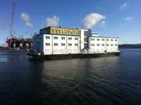 Floating hotel til salg