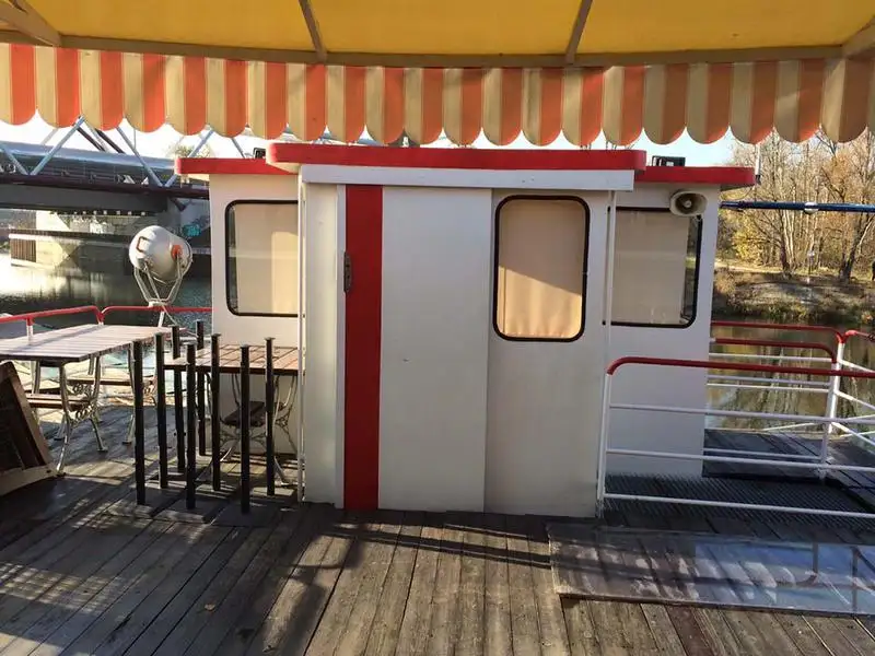 Containerskib til salg