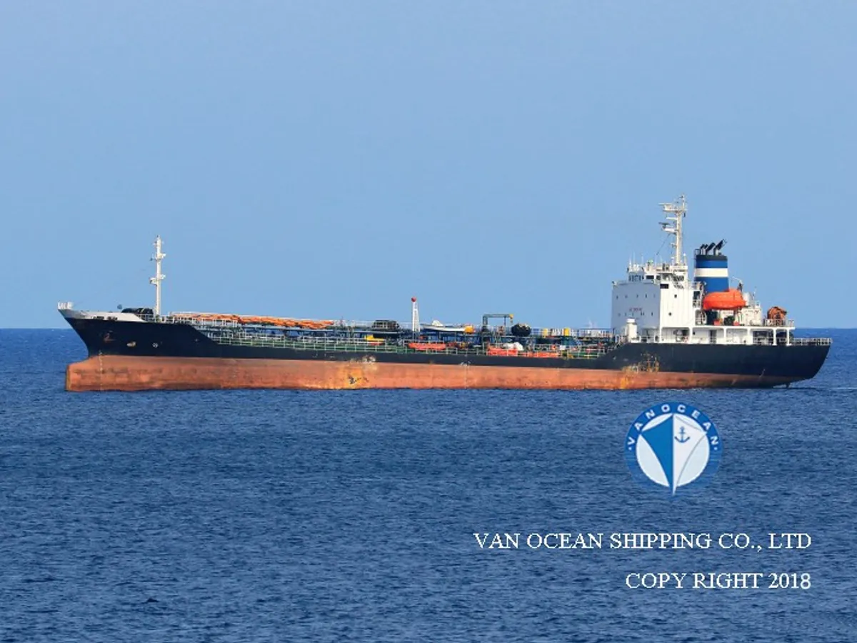 Olie-/kemikalietanker til salg